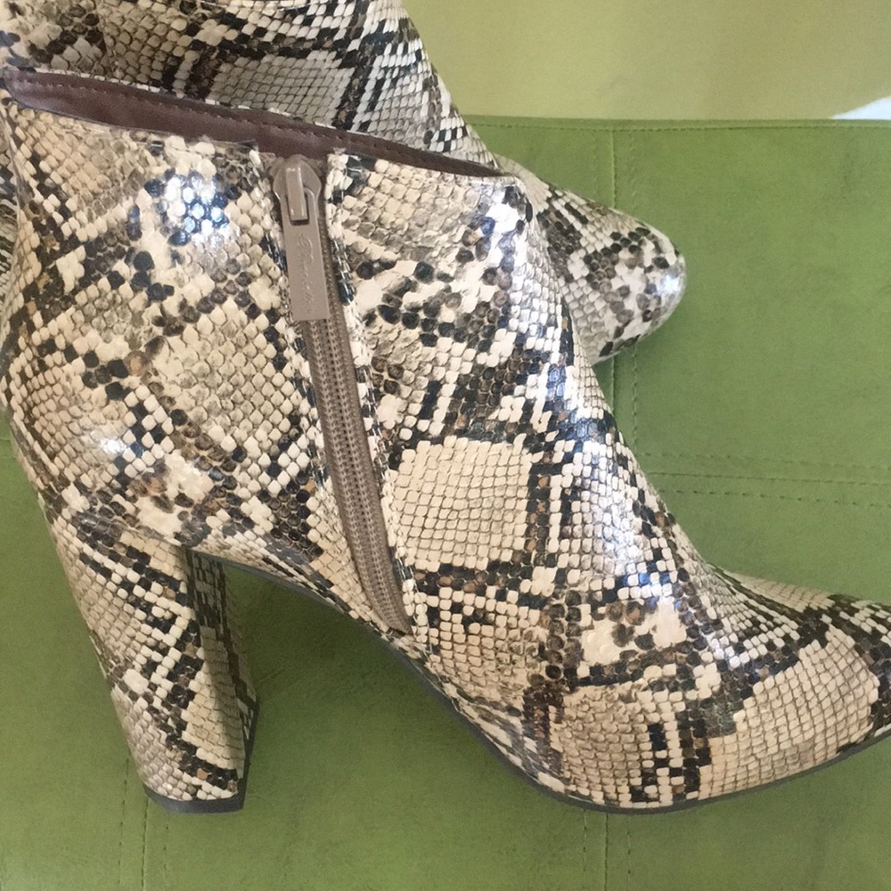 Ladies python print booties - Picture 6 of 6
